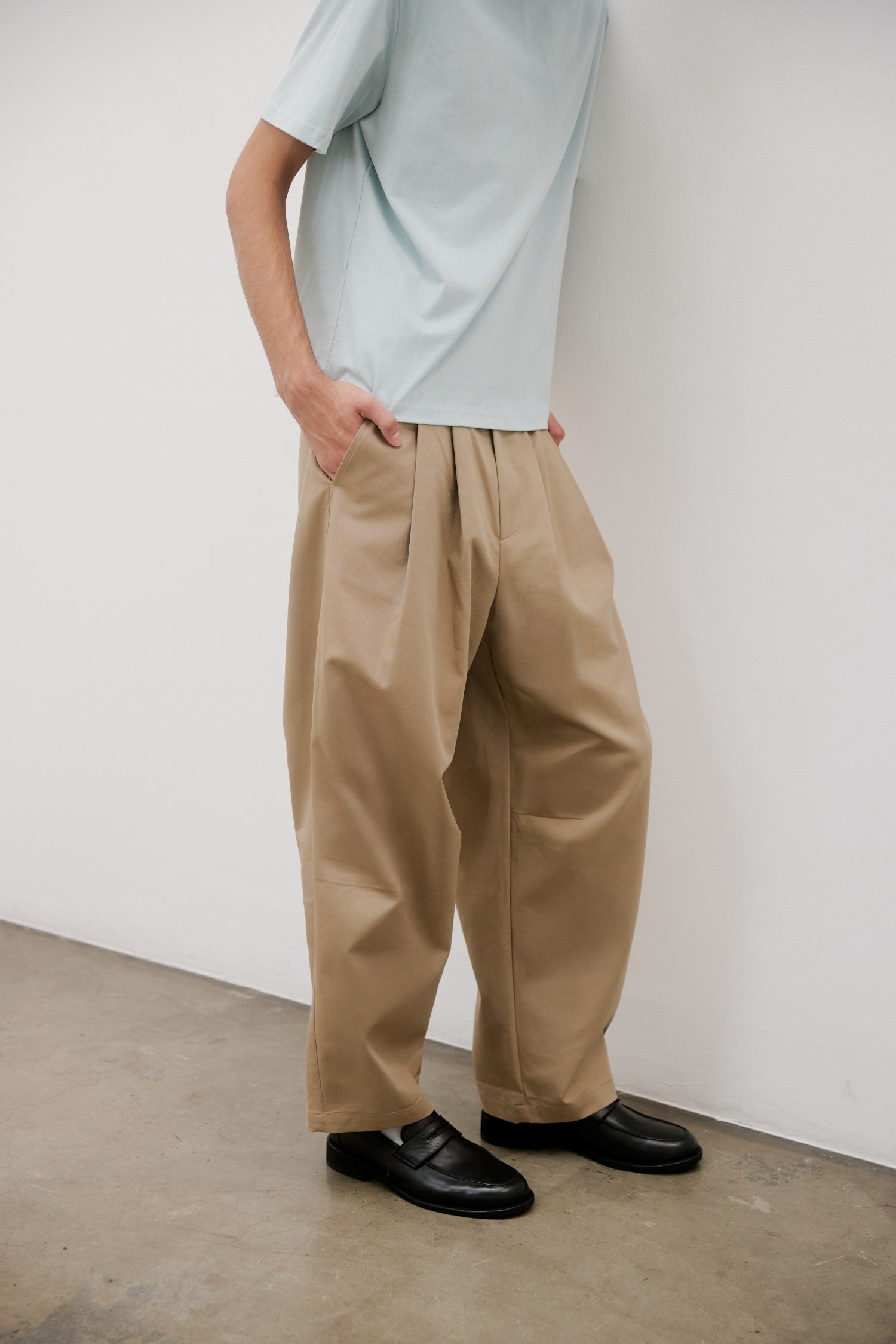 The Dennis Pants | Pleated Elastic Waist Barrel Trousers – Common